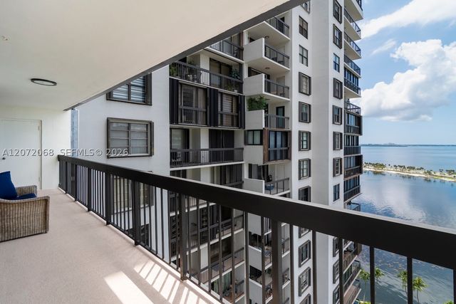 2333 Brickell Ave 2212, Miami, FL 33129