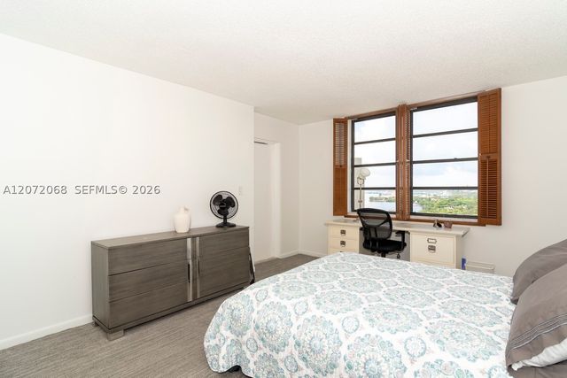 2333 Brickell Ave 2212, Miami, FL 33129