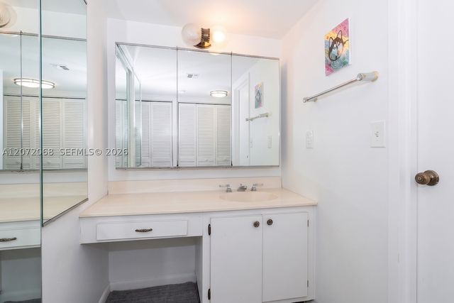 2333 Brickell Ave 2212, Miami, FL 33129