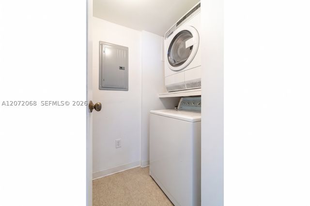 2333 Brickell Ave 2212, Miami, FL 33129