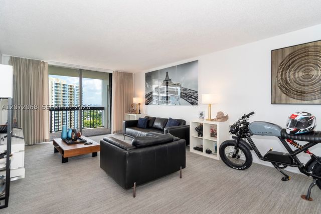 2333 Brickell Ave 2212, Miami, FL 33129