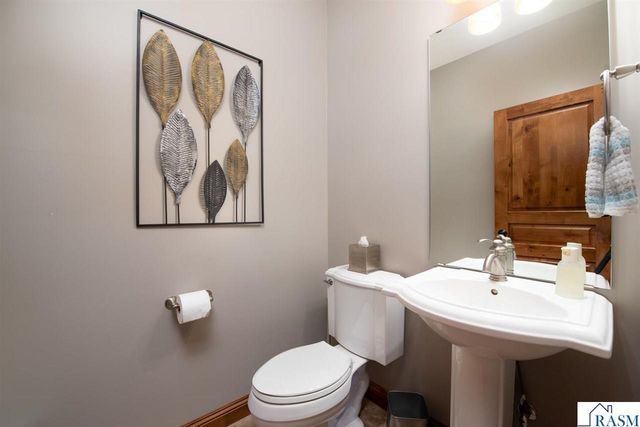 204 Woodhill Court, Mankato, MN 56001