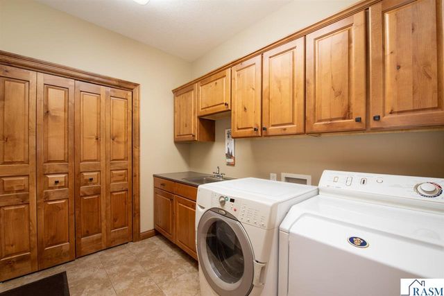 204 Woodhill Court, Mankato, MN 56001