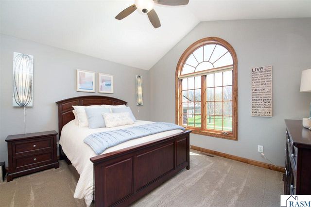 204 Woodhill Court, Mankato, MN 56001