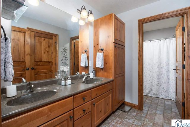 204 Woodhill Court, Mankato, MN 56001
