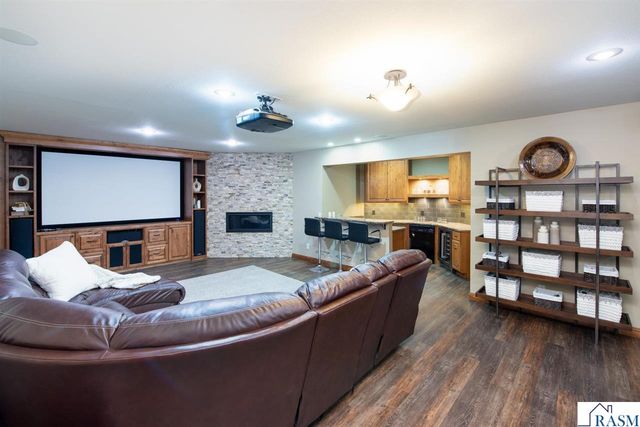 204 Woodhill Court, Mankato, MN 56001