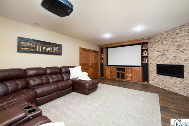 204 Woodhill Court, Mankato, MN 56001