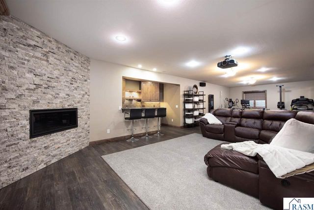 204 Woodhill Court, Mankato, MN 56001
