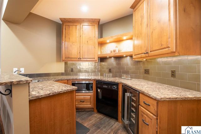 204 Woodhill Court, Mankato, MN 56001