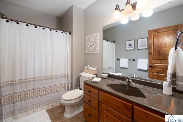 204 Woodhill Court, Mankato, MN 56001