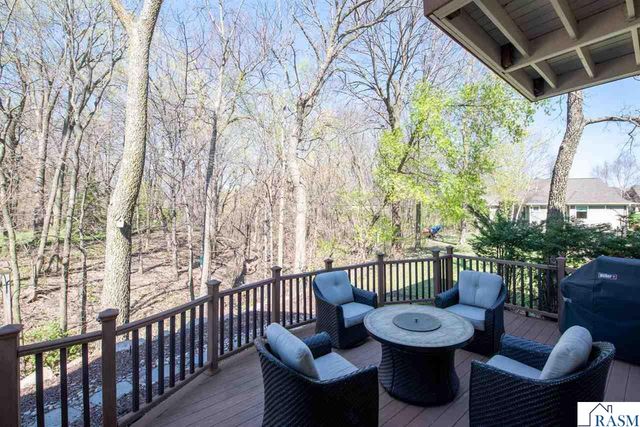 204 Woodhill Court, Mankato, MN 56001