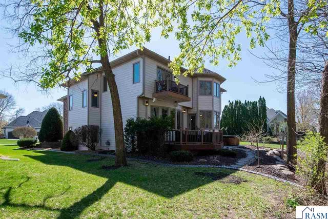 204 Woodhill Court, Mankato, MN 56001