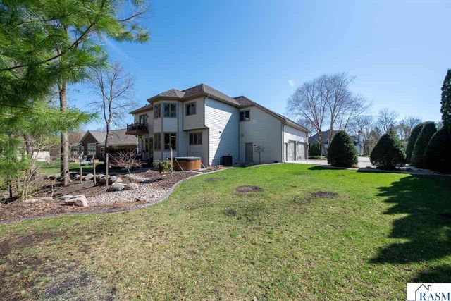 204 Woodhill Court, Mankato, MN 56001