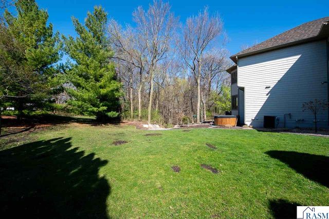 204 Woodhill Court, Mankato, MN 56001