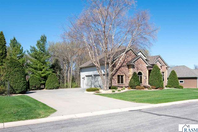 204 Woodhill Court, Mankato, MN 56001