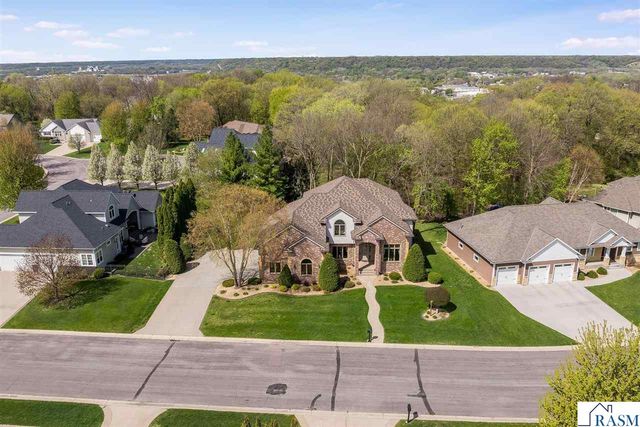 204 Woodhill Court, Mankato, MN 56001