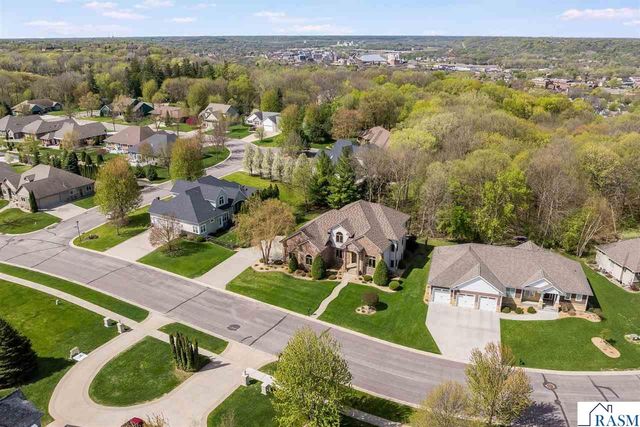 204 Woodhill Court, Mankato, MN 56001