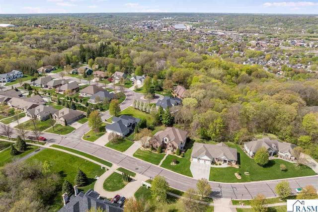 204 Woodhill Court, Mankato, MN 56001