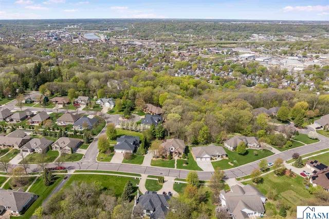 204 Woodhill Court, Mankato, MN 56001