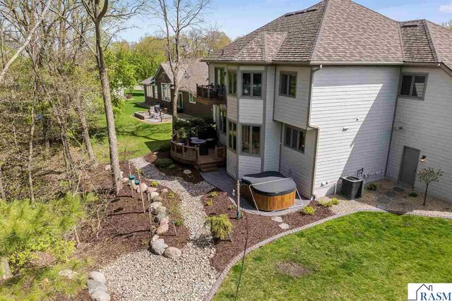 204 Woodhill Court, Mankato, MN 56001