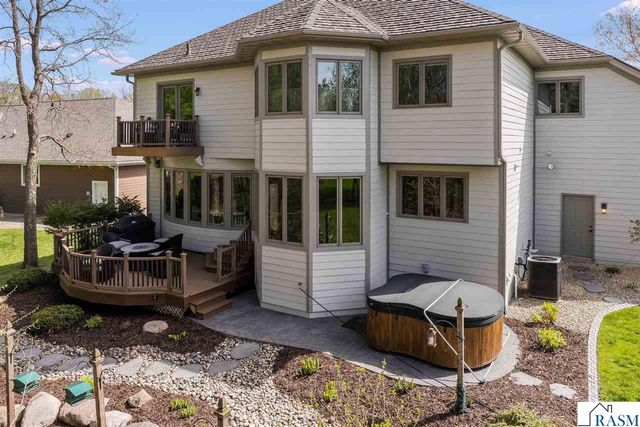 204 Woodhill Court, Mankato, MN 56001