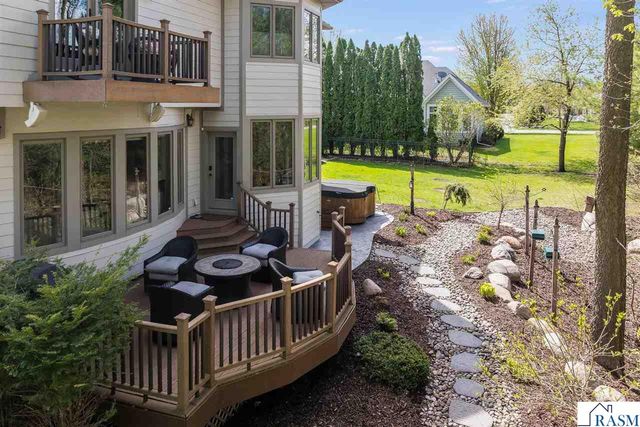 204 Woodhill Court, Mankato, MN 56001