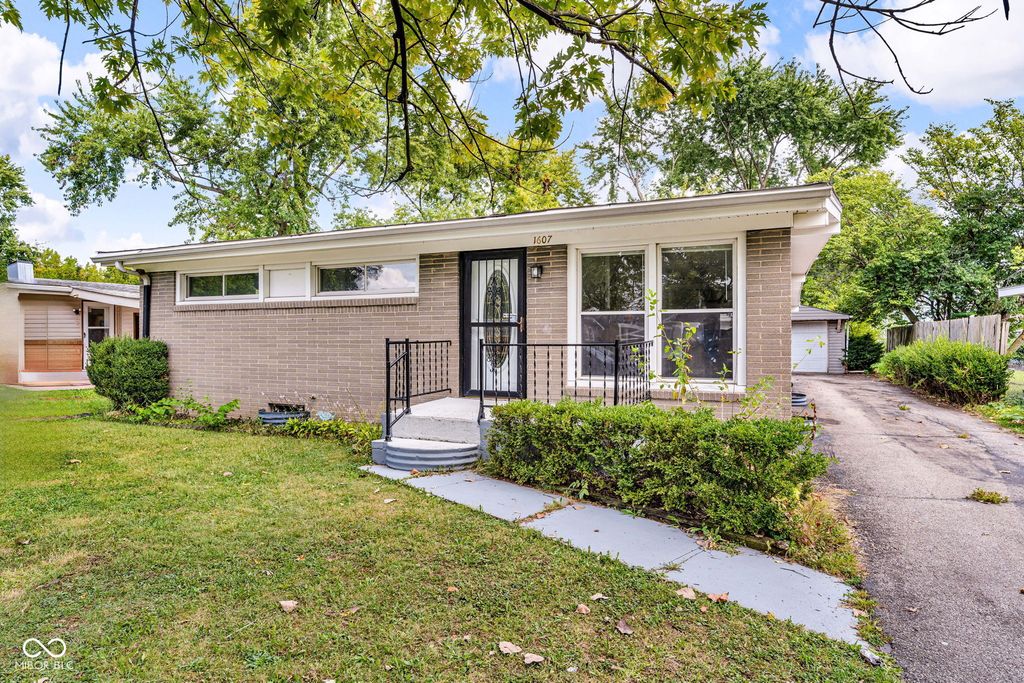 1607 Elmhurst Drive, Indianapolis, IN 46219