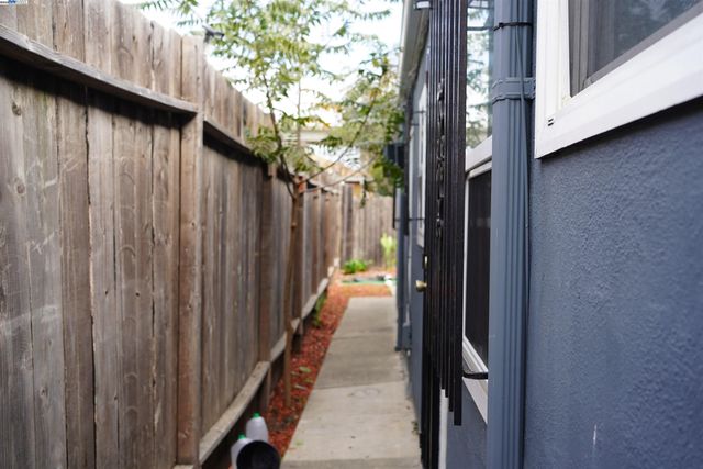 10600 Pippin St, Oakland, CA 94603