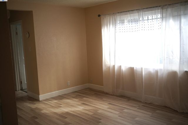 10600 Pippin St, Oakland, CA 94603