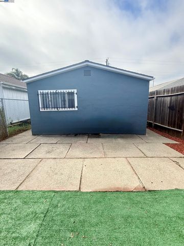 10600 Pippin St, Oakland, CA 94603