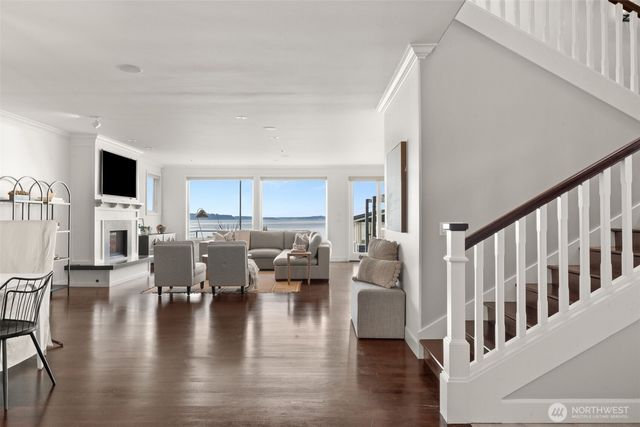 9 SW Three Tree Point Lane, Burien, WA 98166