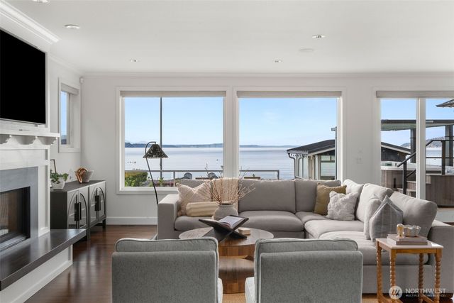 9 SW Three Tree Point Lane, Burien, WA 98166