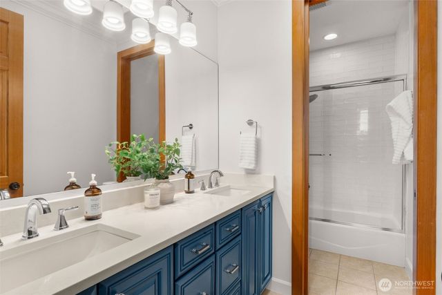9 SW Three Tree Point Lane, Burien, WA 98166