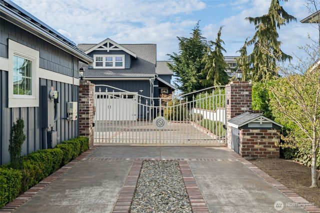 9 SW Three Tree Point Lane, Burien, WA 98166