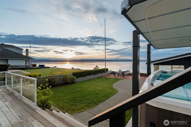 9 SW Three Tree Point Lane, Burien, WA 98166