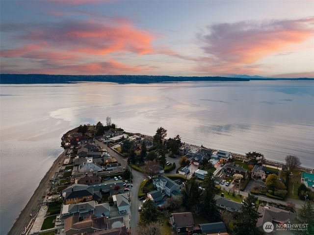 9 SW Three Tree Point Lane, Burien, WA 98166