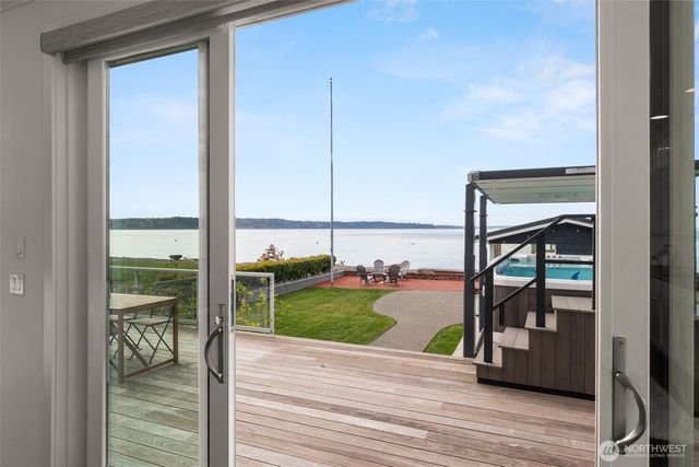 9 SW Three Tree Point Lane, Burien, WA 98166