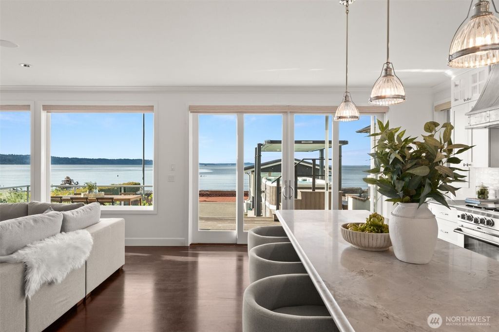 9 SW Three Tree Point Lane, Burien, WA 98166