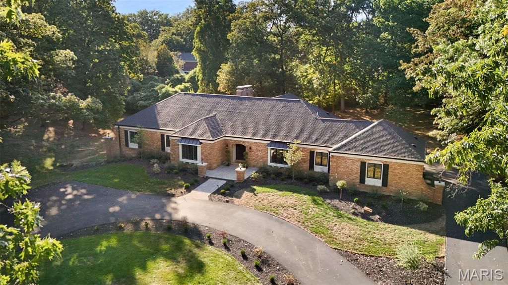 241 S Graeser Road, Creve Coeur, MO 63141