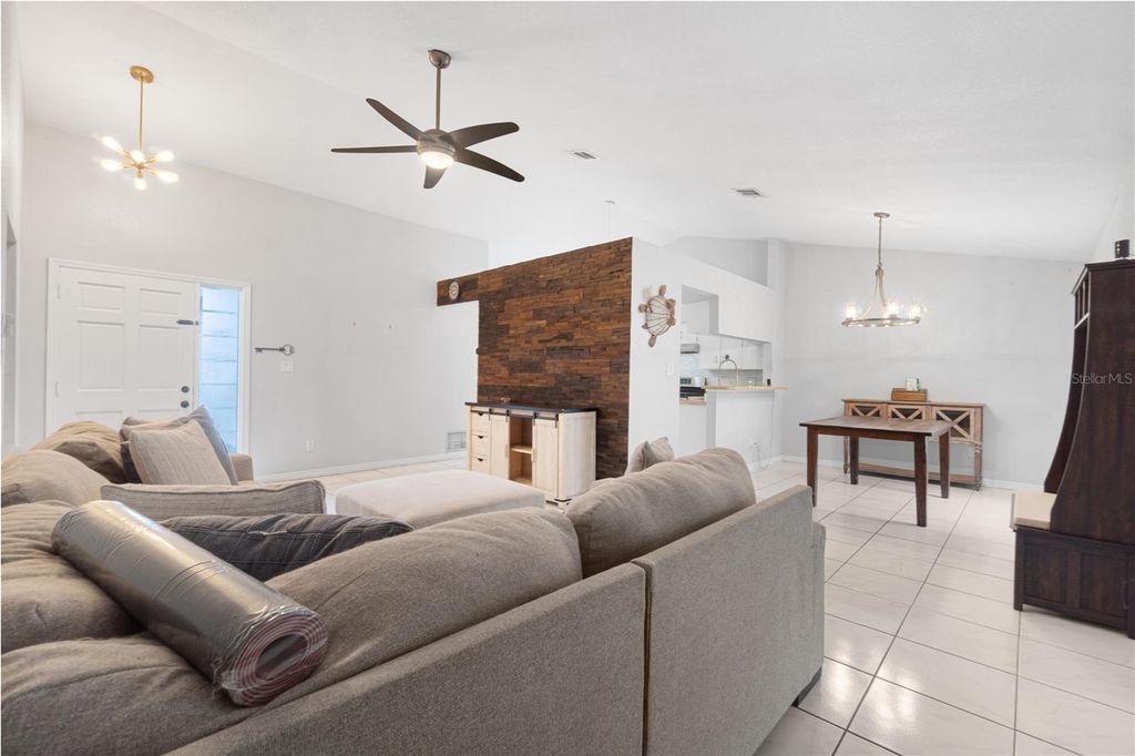 Image 13 of property listing at 110 BAYWEST DRIVE, Orlando, FL 32835