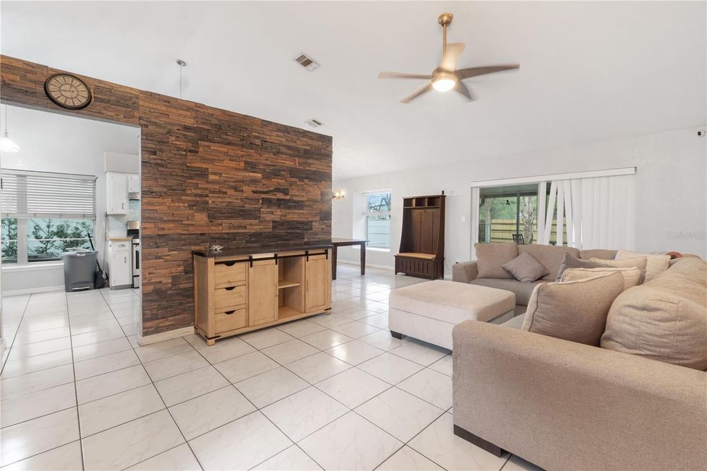 Image 3 of property listing at 110 BAYWEST DRIVE, Orlando, FL 32835