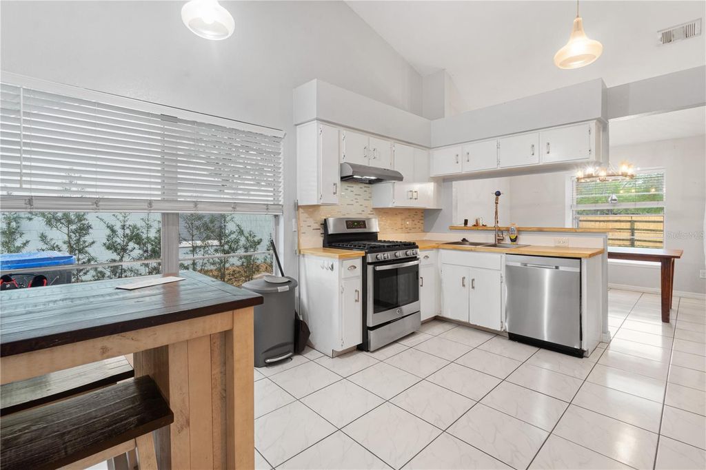 Image 5 of property listing at 110 BAYWEST DRIVE, Orlando, FL 32835