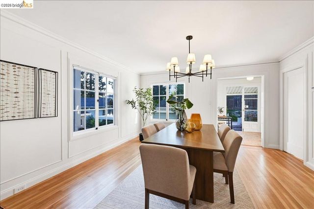 35 Ross Cir, Oakland, CA 94618