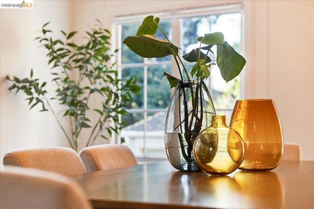 35 Ross Cir, Oakland, CA 94618