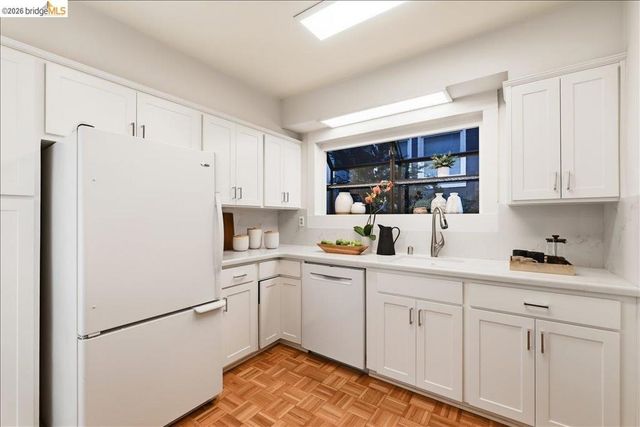 35 Ross Cir, Oakland, CA 94618