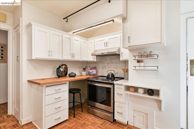 35 Ross Cir, Oakland, CA 94618