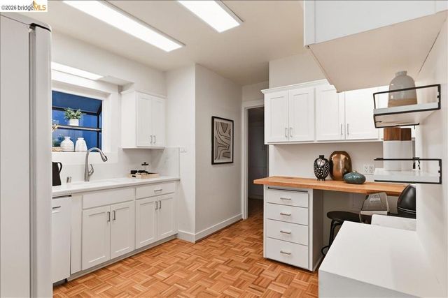 35 Ross Cir, Oakland, CA 94618