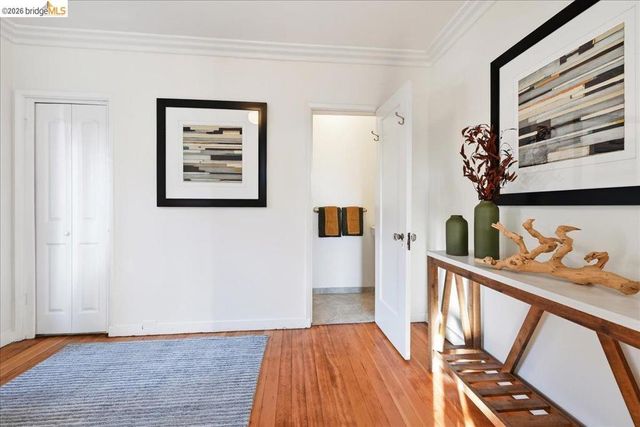 35 Ross Cir, Oakland, CA 94618