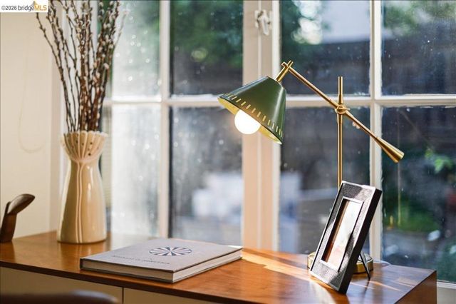 35 Ross Cir, Oakland, CA 94618