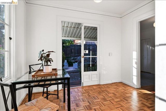 35 Ross Cir, Oakland, CA 94618